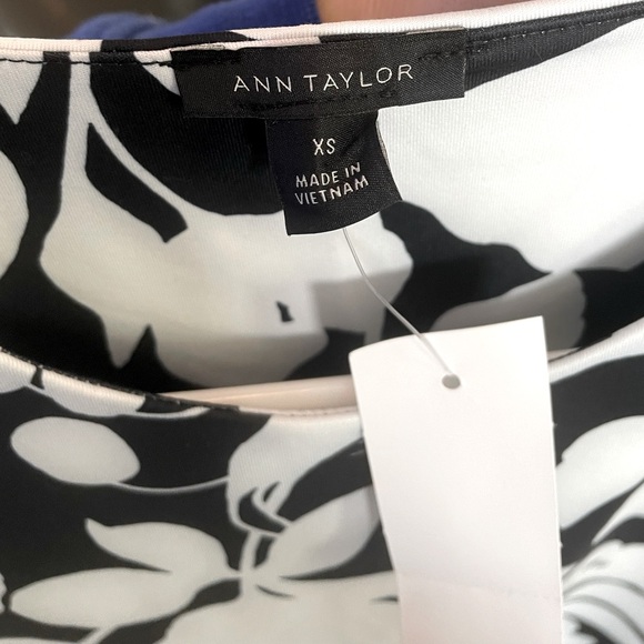 Ann Taylor Black and White Floral Print Shell - Picture 6 of 6